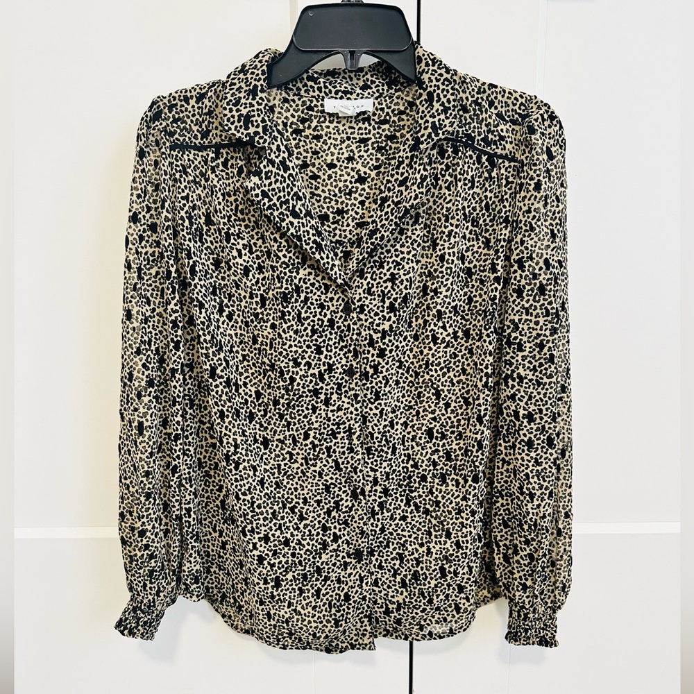Womens TopShop  button down blouse in excellent new condition. US size 2